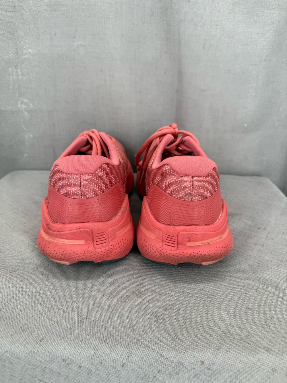 Brooks Women's Ghost Max running shoes in the "Faded Rose/Rosette Sz 10B - Picture 4 of 10